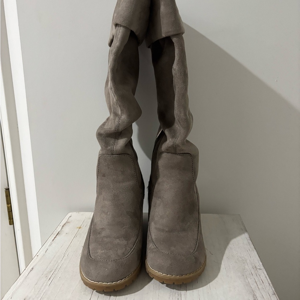 Bass Eden soft faux suede wedge boot. Very comfortable. Size 5.5